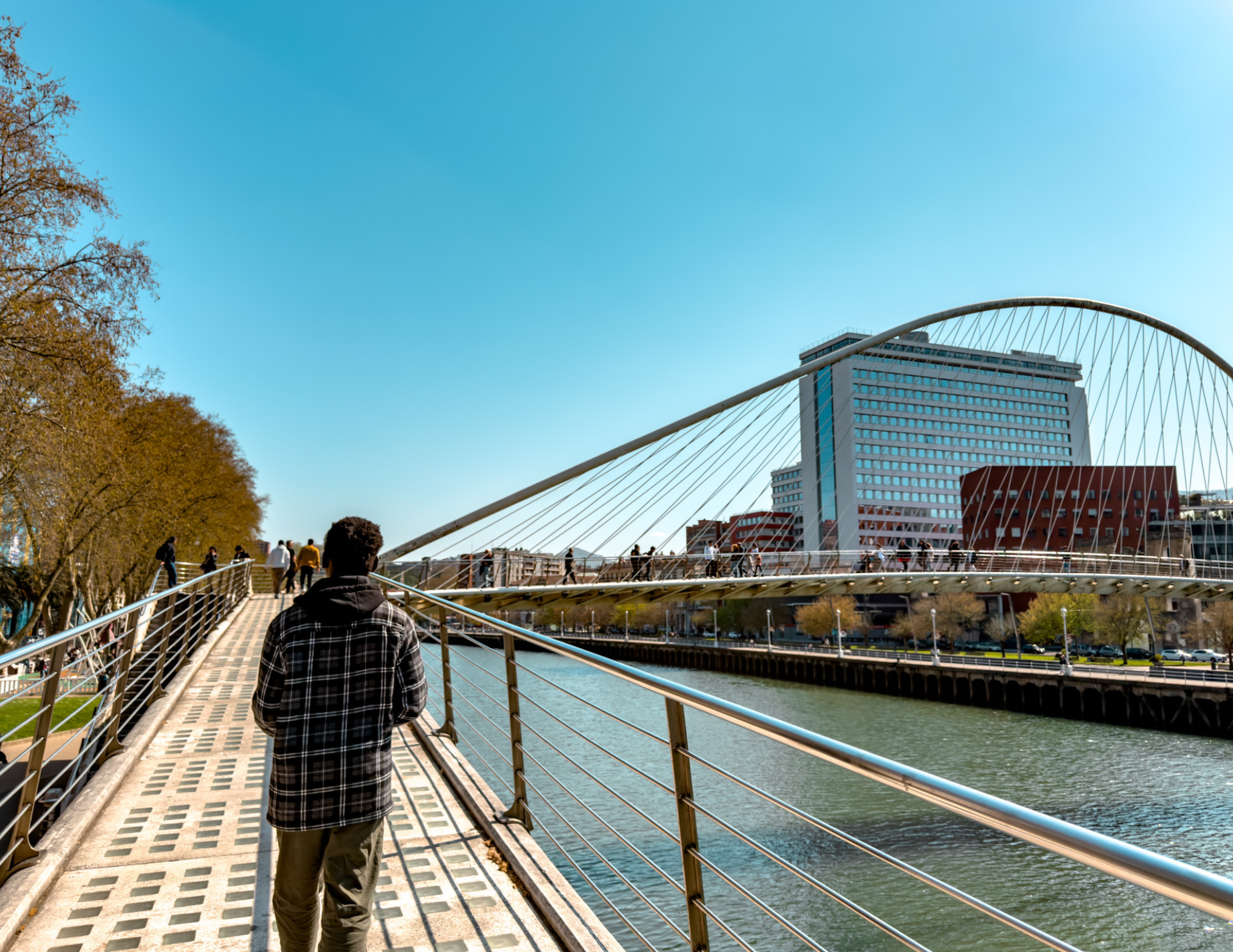 Bilbao Travel Guide (4).png